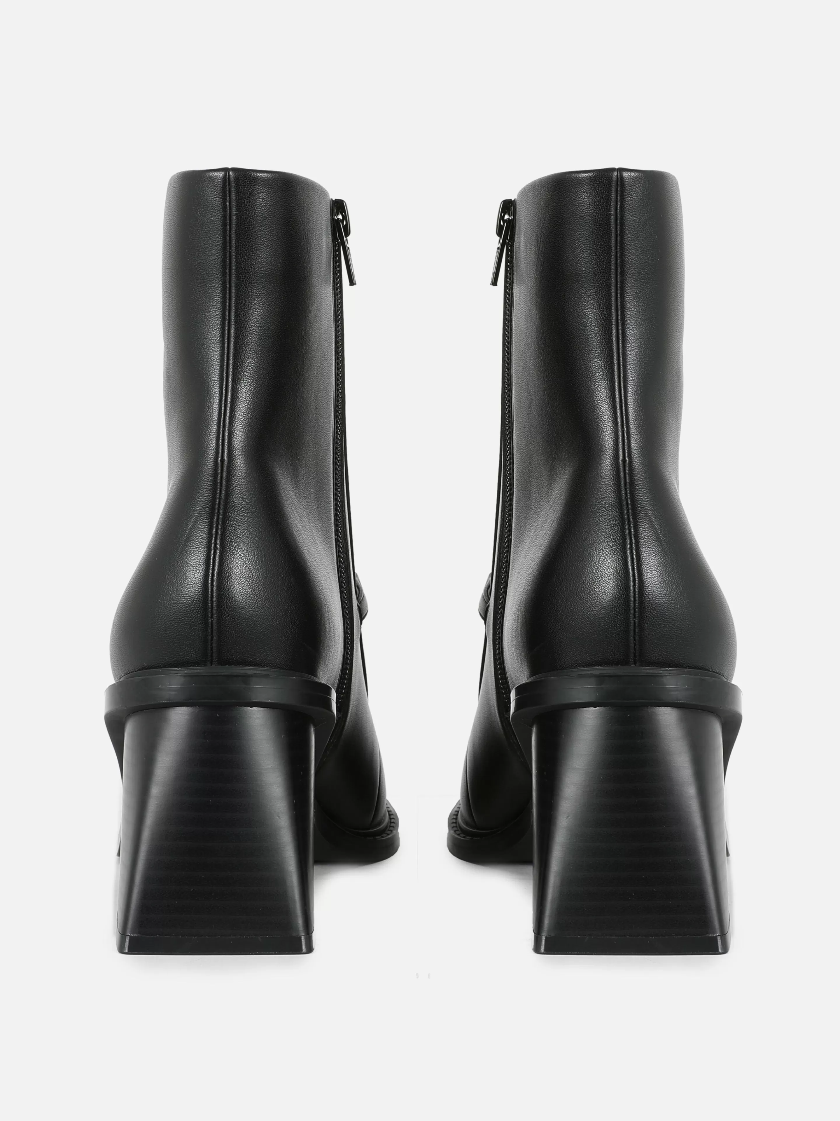 Botas | Agasalhos Inverno*Primark Botas Tacão Detalhe Corrente Rita Ora Preto