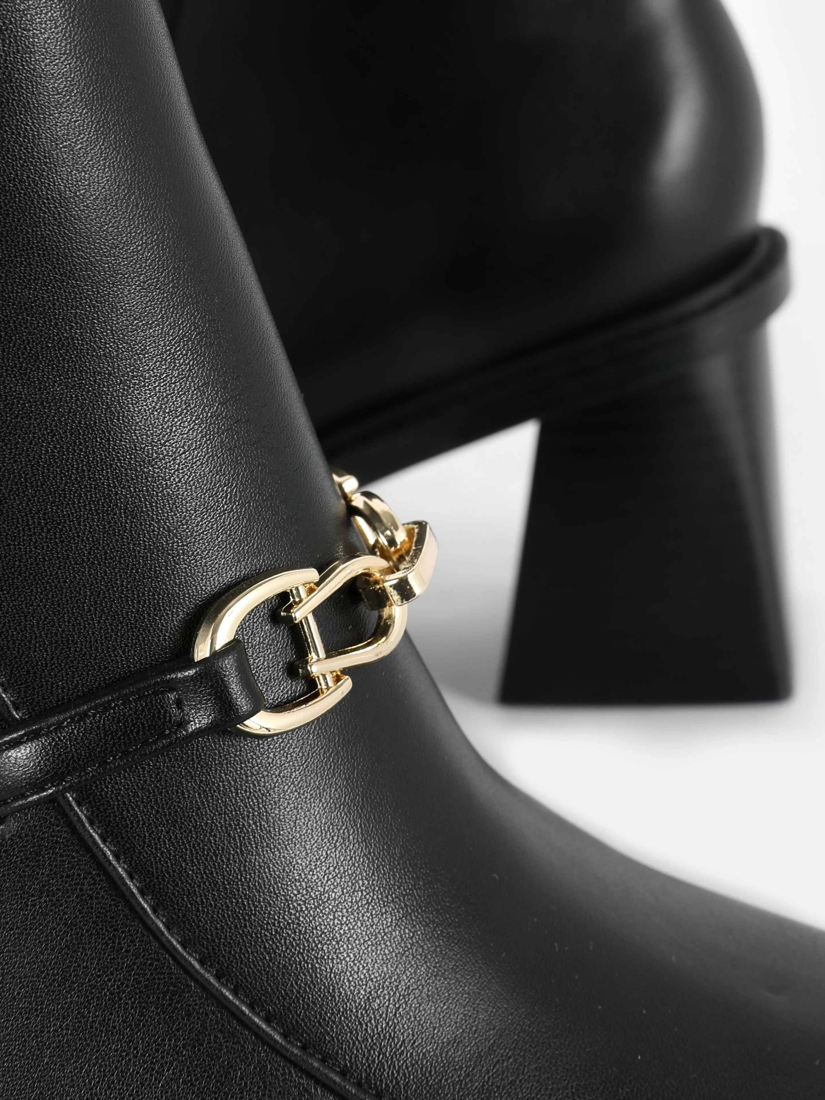 Botas | Agasalhos Inverno*Primark Botas Tacão Detalhe Corrente Rita Ora Preto