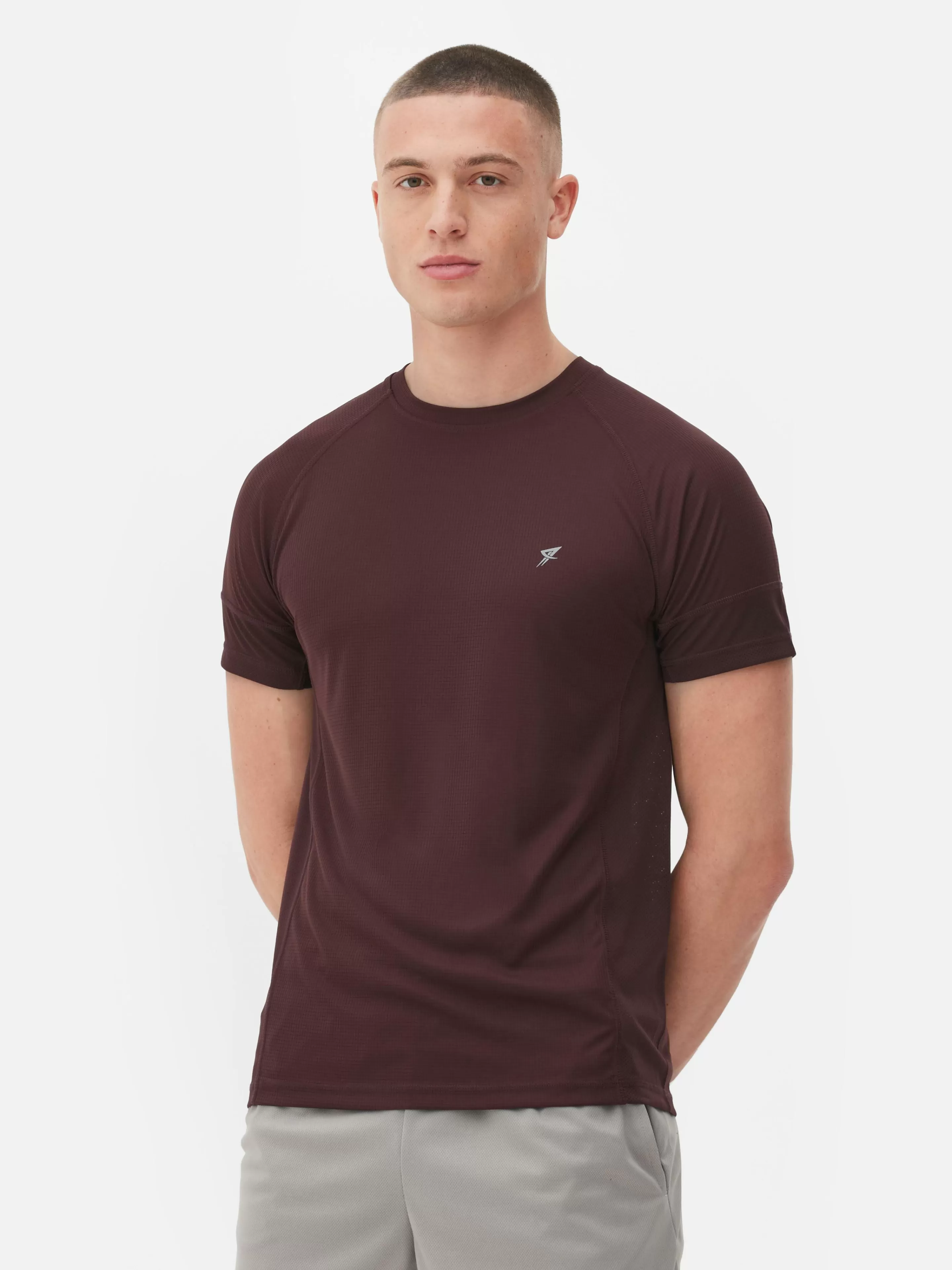 Roupa De Desporto*Primark T-shirt Manga Curta Desempenho Cor de vinho